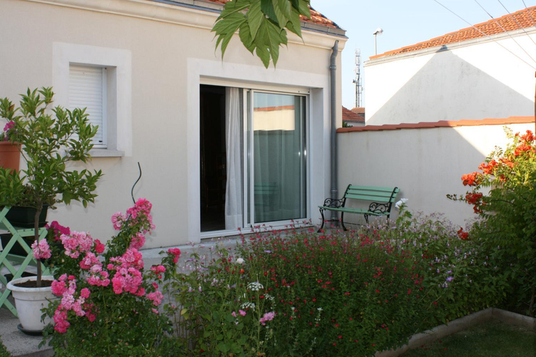 Others 4, Au Paradis des Hotes, Charente-Maritime