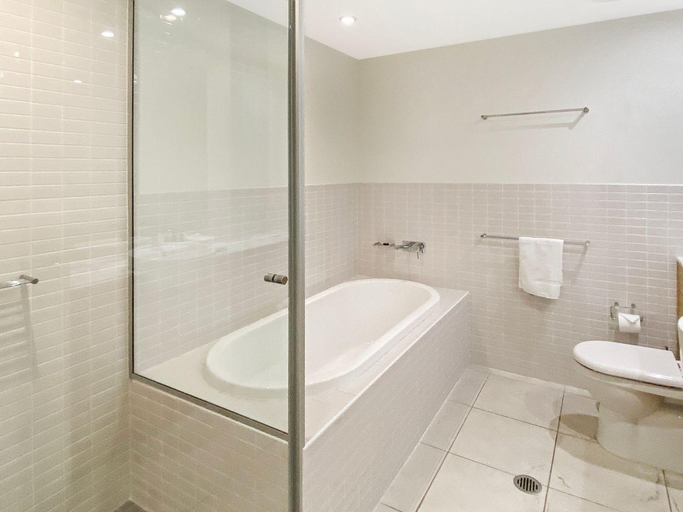 Bathroom 4, Blue on Blue Apartment 316, Magnetic Island