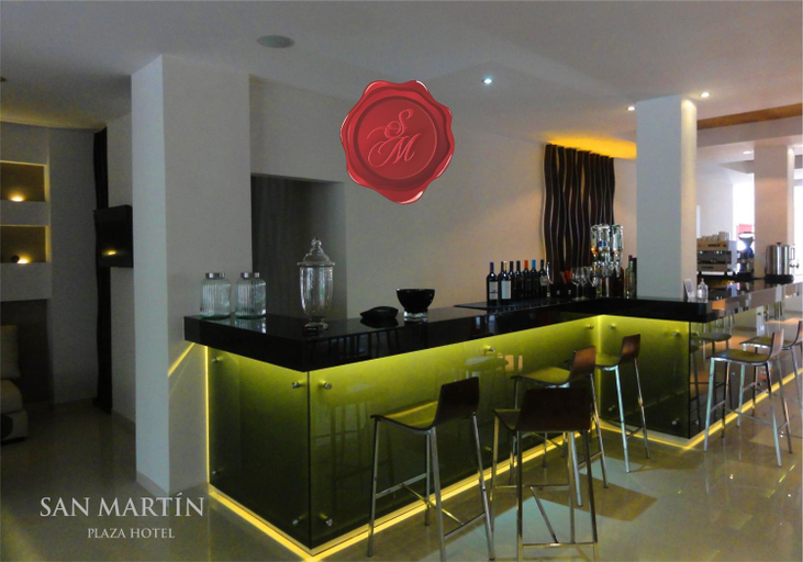 Food & Drinks 5, San Martin Plaza Hotel, Colón