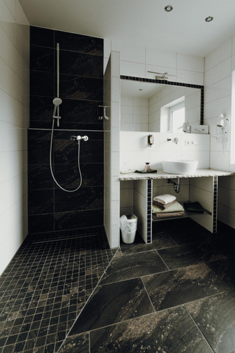 Bathroom 3, Das kleine Hotel Lahnau I rooms & breakfast, Lahn-Dill-Kreis