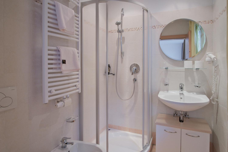 Bathroom 3, Almarett, Bolzano