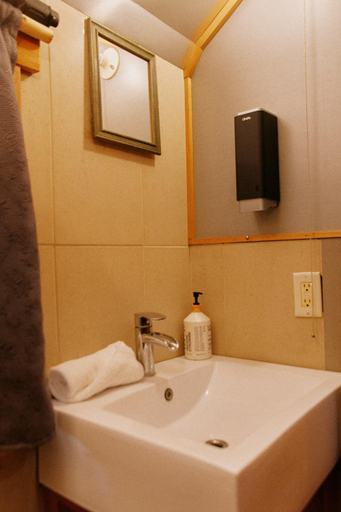 Bathroom 3, Rustic Beaverfoot Lodge Room N10, Columbia-Shuswap