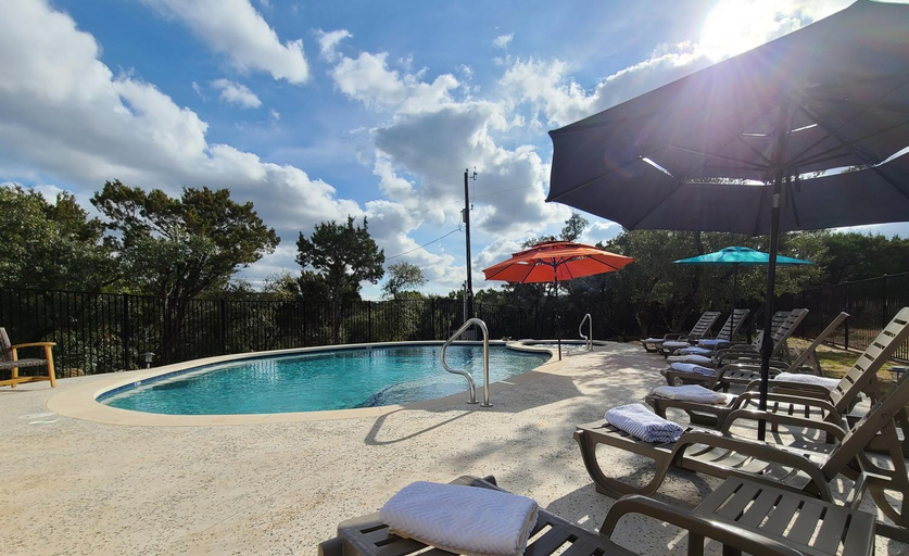 Sport & Beauty 2, Hill Country Casitas, Hays