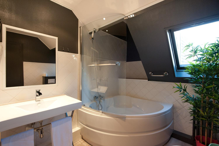 Bathroom 3, Hotel Le Prieure et La Residence, Somme