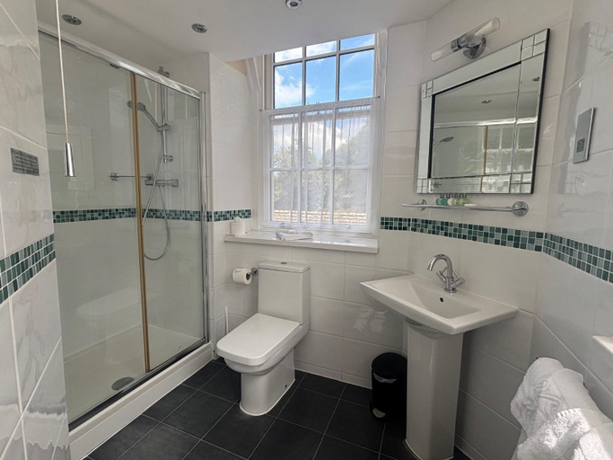 Bathroom 4, Berry Head Hotel, Torbay