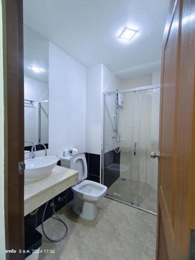 Bathroom 4, Trio Gems Condo, Pattaya Thailand, Pattaya