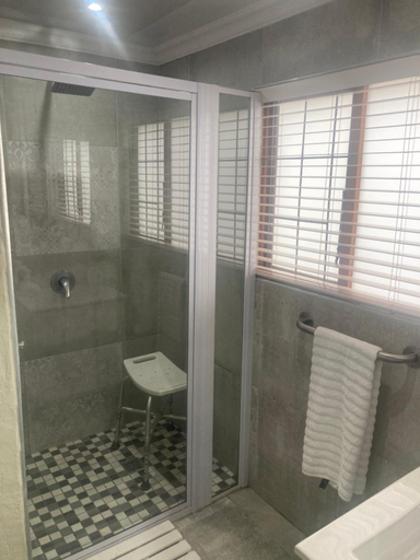 Others 5, Tinroofs Cottage, Ugu