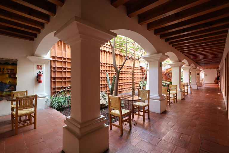 Food & Drinks 5, Hotel Ayook, Del Centro
