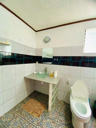 Bathroom 2, Tiptop Hotel Resto And Delishop, Panglao