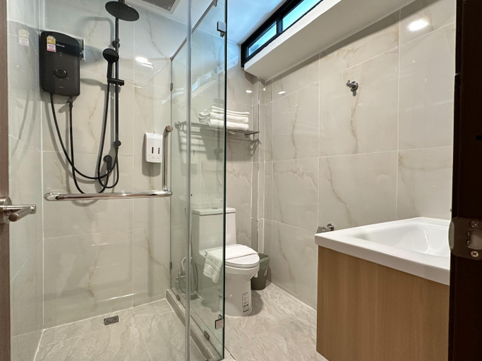 Bathroom 4, Winston Hotel, Wattana