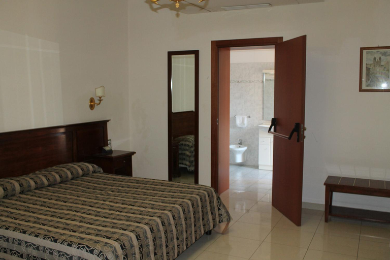 Others 3, Hotel Domus, Chieti