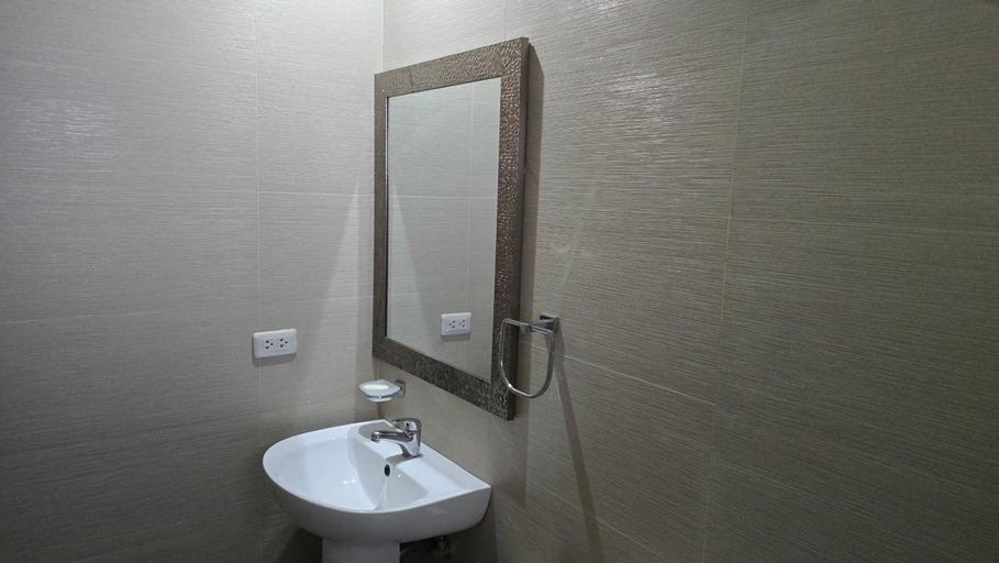 Bathroom 3, Pico House, Panglao