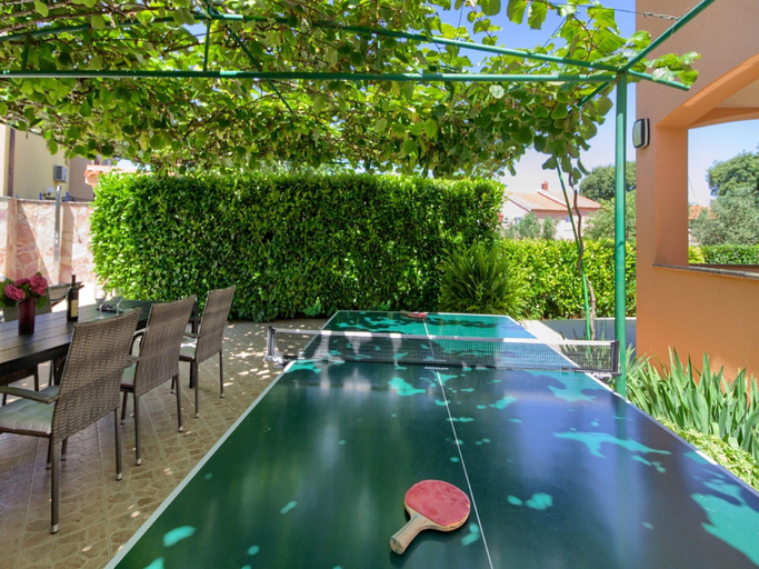 Others 5, Villa in Peroj with Pool near Beach, Vodnjan