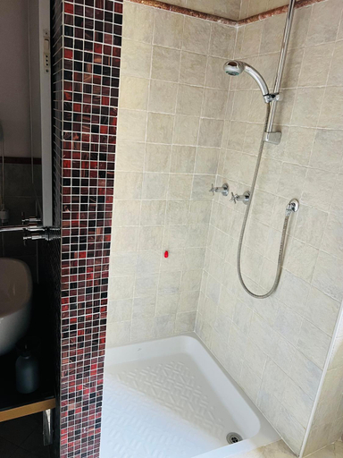 Bathroom 2, Casa Cleopatra II, Bergamo