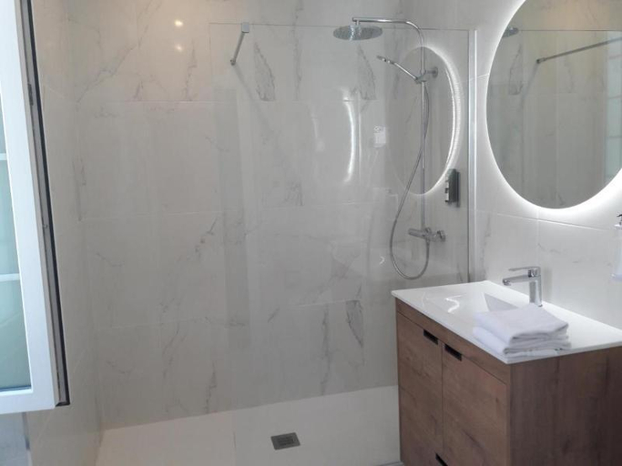 Bathroom 3, Logis Hotel Bergeret Sport, Pyrénées-Atlantiques