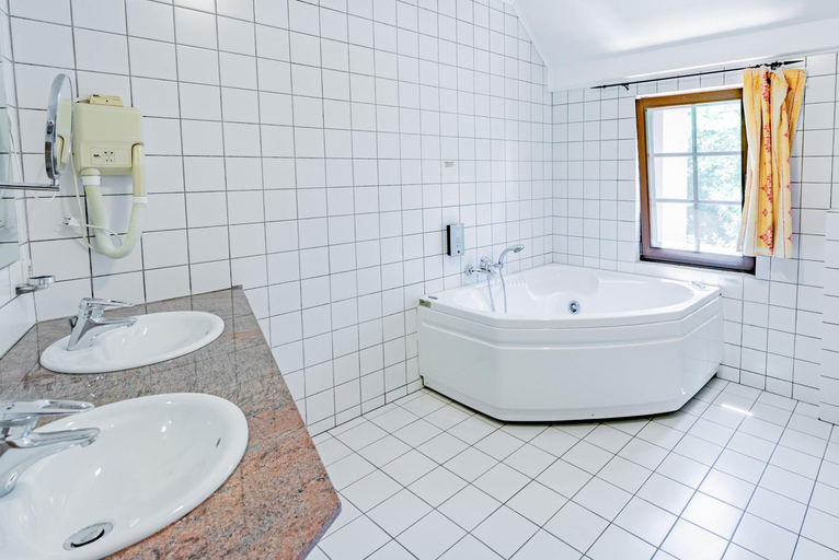 Bathroom 4, Aux Tanneries de Wiltz, Wiltz