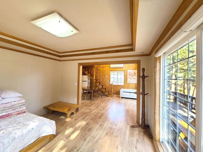 Bedroom 2, Deureuni Ocean Resort, Taean