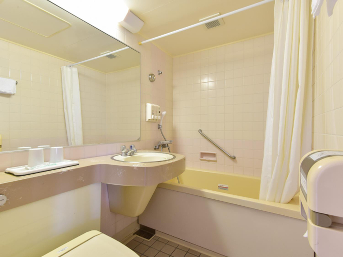 Bathroom 4, Yokkaichi City Hotel Annex, Yokkaichi