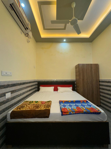 Bedroom 2, Sheesh Mahal Guest House, Faizabad