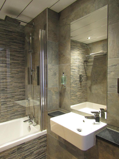 Bathroom 4, The Craigie, Midlothian