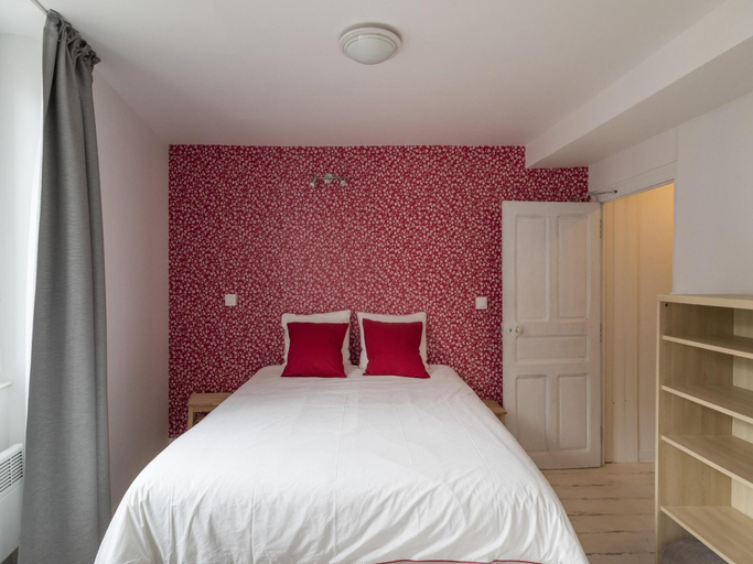 Others 4, Jane Austen Lake Retreat, Meuse