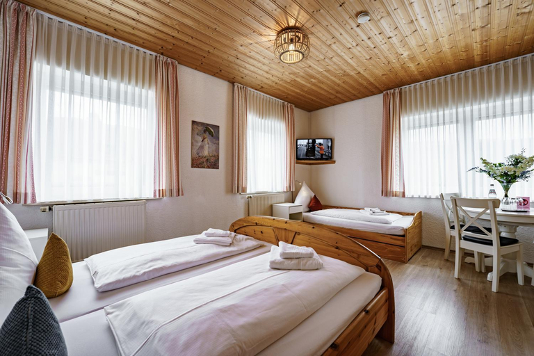 Bedroom 3, Landgasthof Ochsen, Ostalbkreis