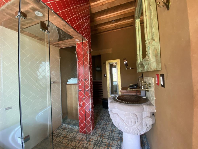 Bathroom 4, Hacienda Ucazanaztacua, Tzintzuntzan