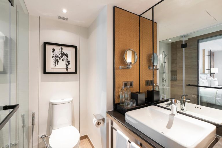 Bathroom, Pornping Tower Hotel, Muang Chiang Mai