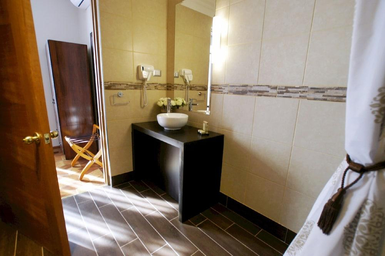 Bathroom 4, Quiral Hotel Boutique, Santiago