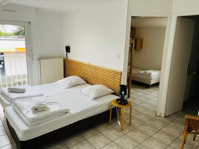 Bedroom 2, HOSTEL Les Bois Verts - Les Herbiers, Vendée