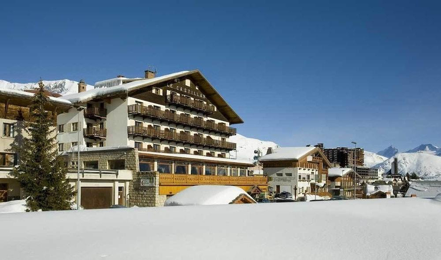 Exterior & Views 1, Le Castillan, Isère