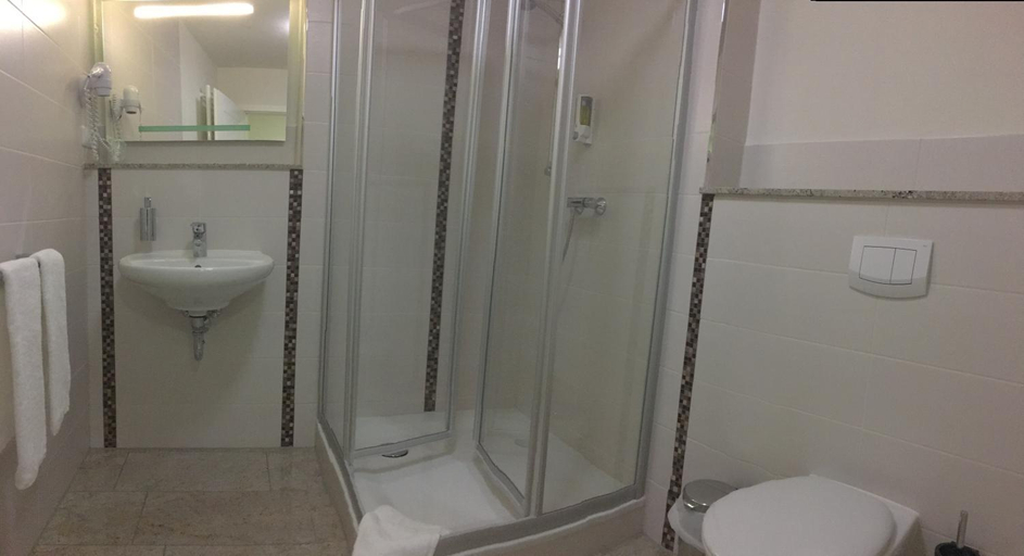 Bathroom 5, Fachwerk-Hotel Eisenbart, Göttingen