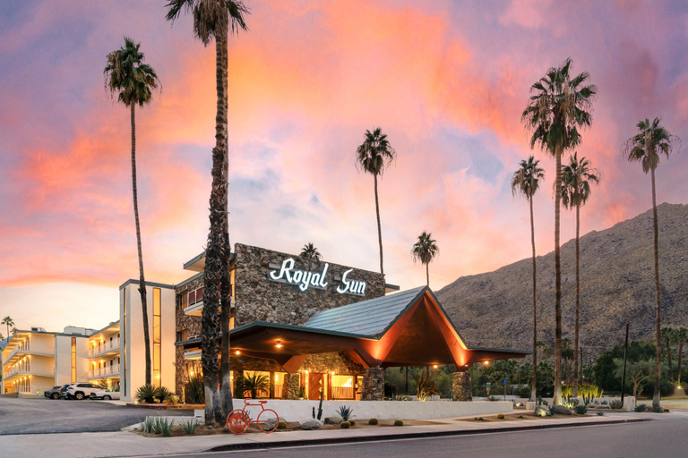 Exterior & Views