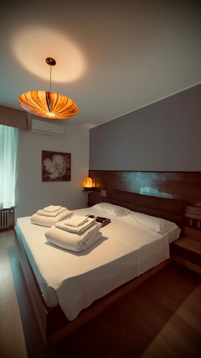 Bedroom 3, Hotel Roma, Udine
