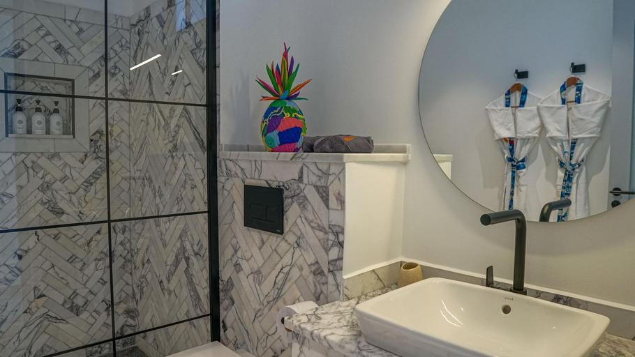 Bathroom 4, The Z Hotel, Kaskazini 'A'