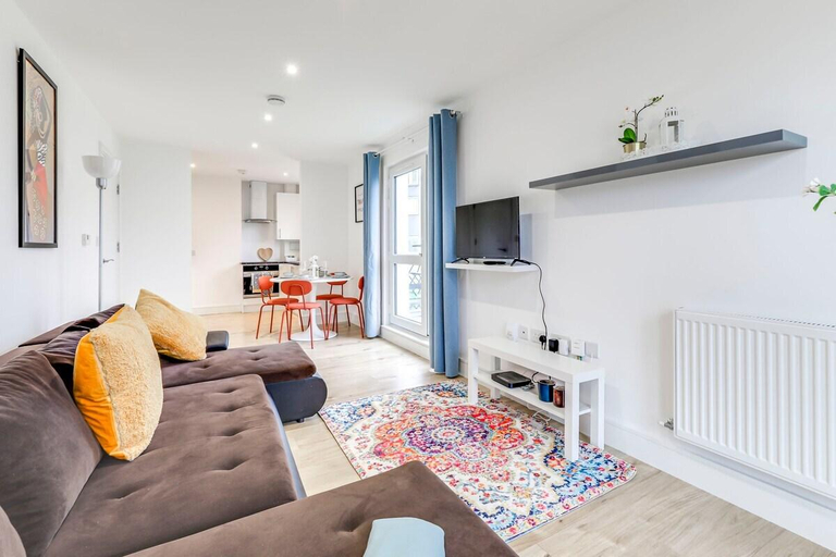 Others 5, Cityscape Suite, Luton