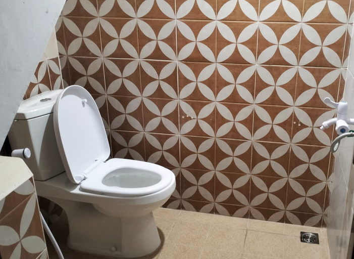 Bathroom 5, 105 Homestay Malioboro Jogja, Yogyakarta