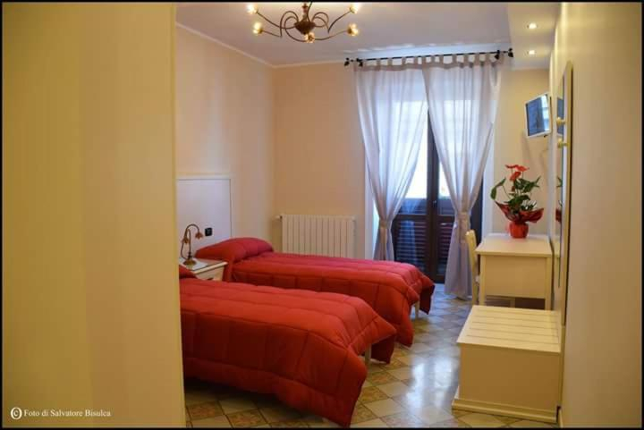 Bedroom 2, b&b Caravella, Palermo