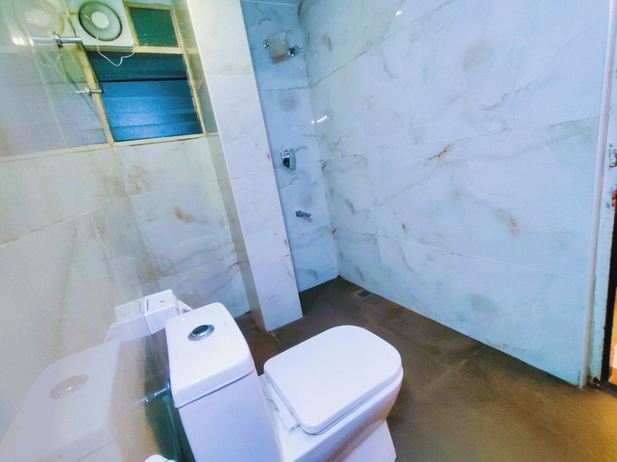 Bathroom 4, Athasri Hotel Infantry Road, Bangalore