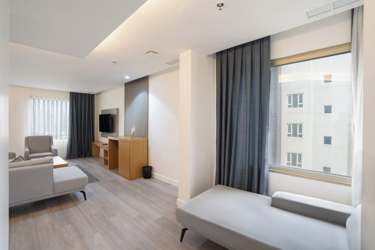Bedroom 2, Plaza Athenee Hotel, Kuwait City