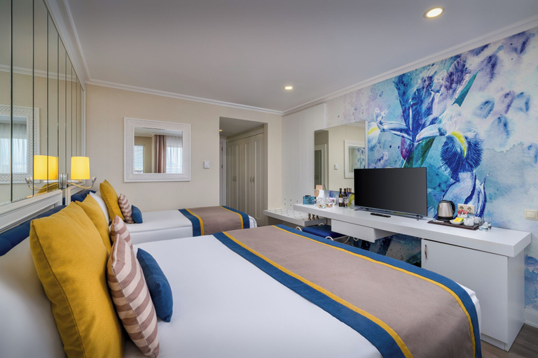 Bedroom 4, Delphin Diva Premiere Hotel - All Inclusive, Antalya