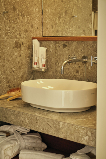 Bathroom 3, Auberge Port Gitana, Genève