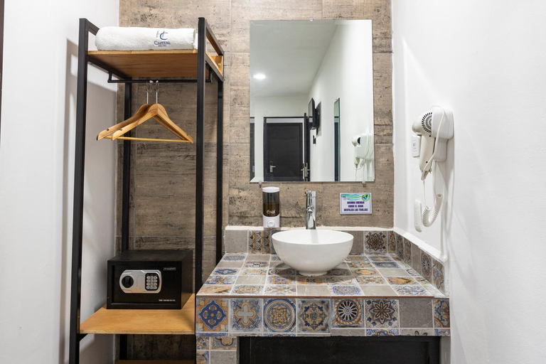 Bathroom 5, Capital Hotel Saltillo, Saltillo