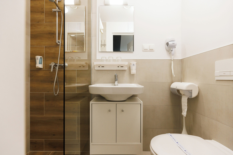 Bathroom 4, Safari Hotel, Szeged
