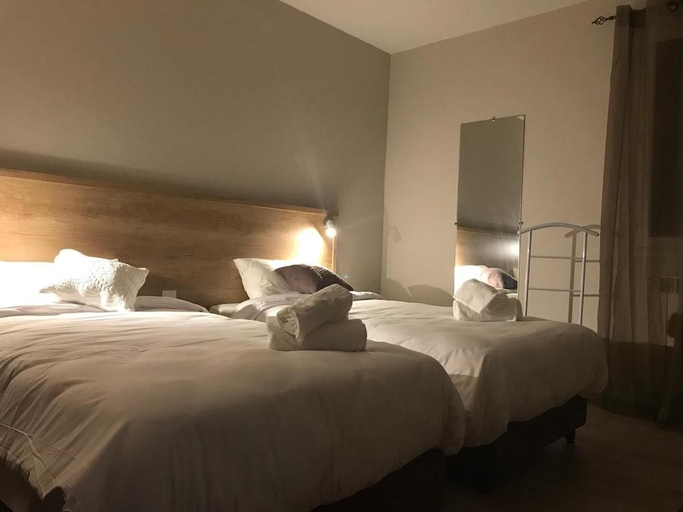 Bedroom 2, Hotel Pyrene, Ariège