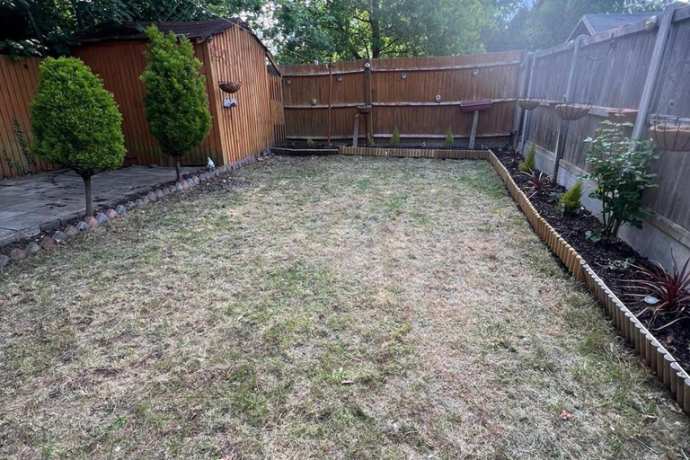 Property grounds 5, 4-bed Barnwell Retreat- Sleeps10, Garden & Parking, Hertfordshire