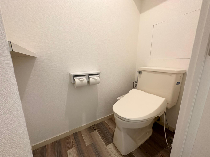 Bathroom 3, EG12  Elizabeth Garden Nippombashi, Osaka