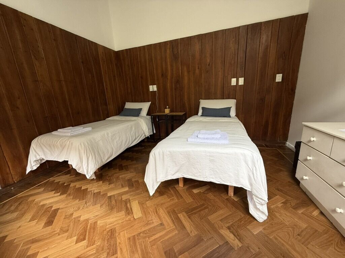 Room 4, Clivias Hostel, Capital