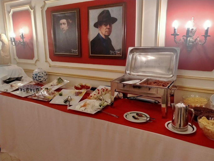 Food & Drinks 5, Cosmopolitan Plaza Inn Hotel, 'Abdin