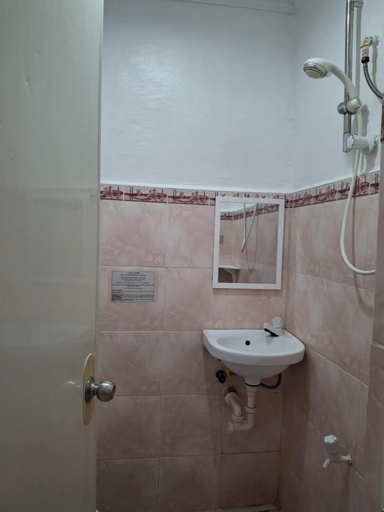 Bathroom 3, Mandurah's Inn, Malapascua, Daanbantayan